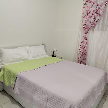 Lovely Appartment Near Como Casnate Con Bernate Esterno foto